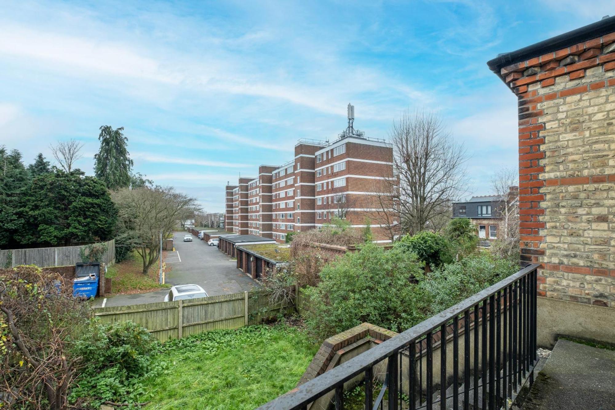 Appartamento 3 Bedroom And 1 Bathroom In Mountfield With Parking *