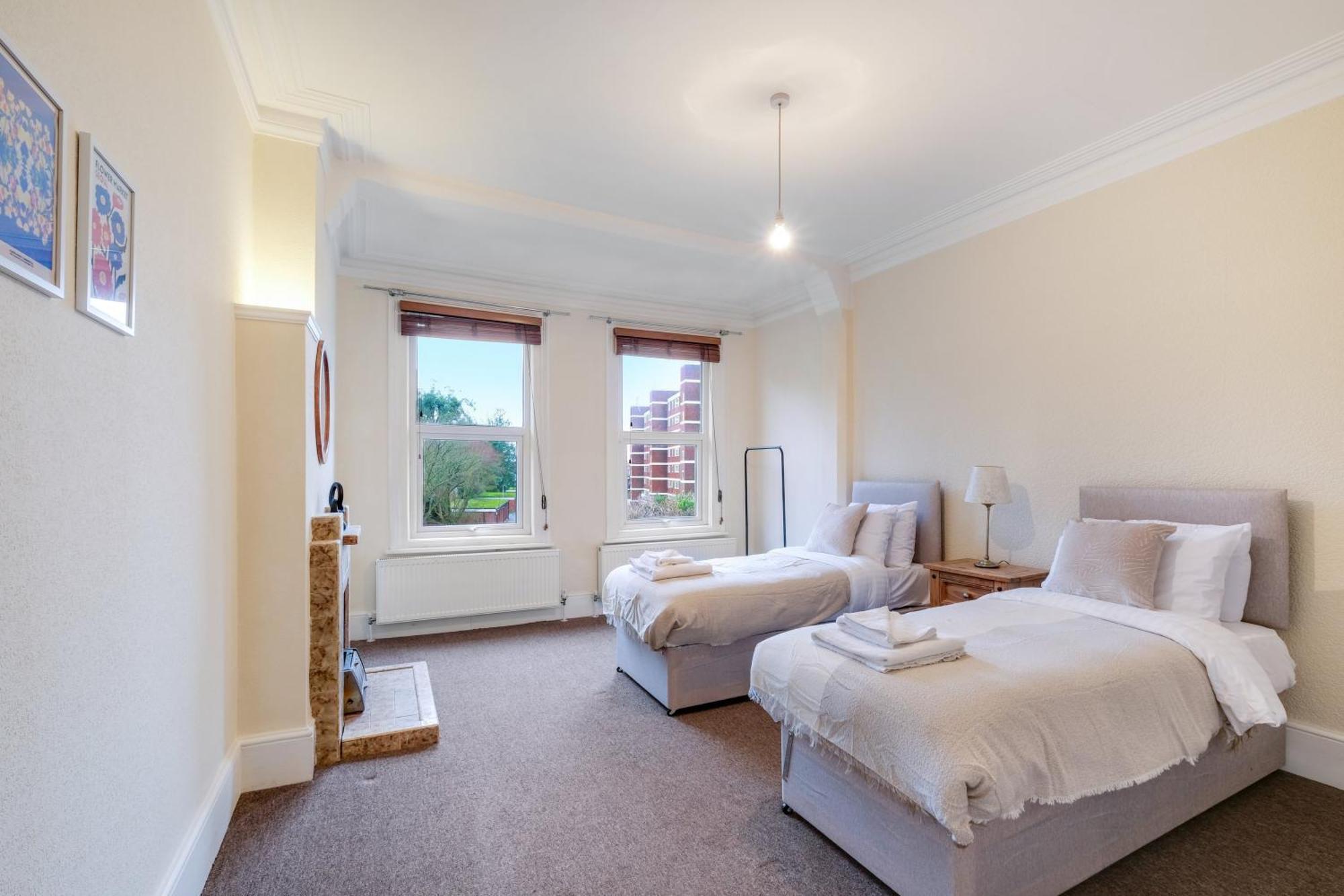 3 Bedroom And 1 Bathroom In Mountfield With Parking Appartamento *