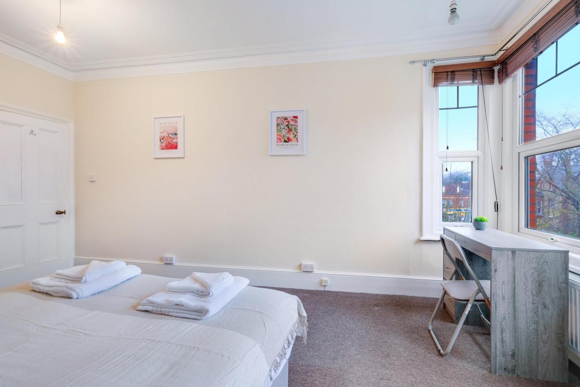 Appartamento 3 Bedroom And 1 Bathroom In Mountfield With Parking *