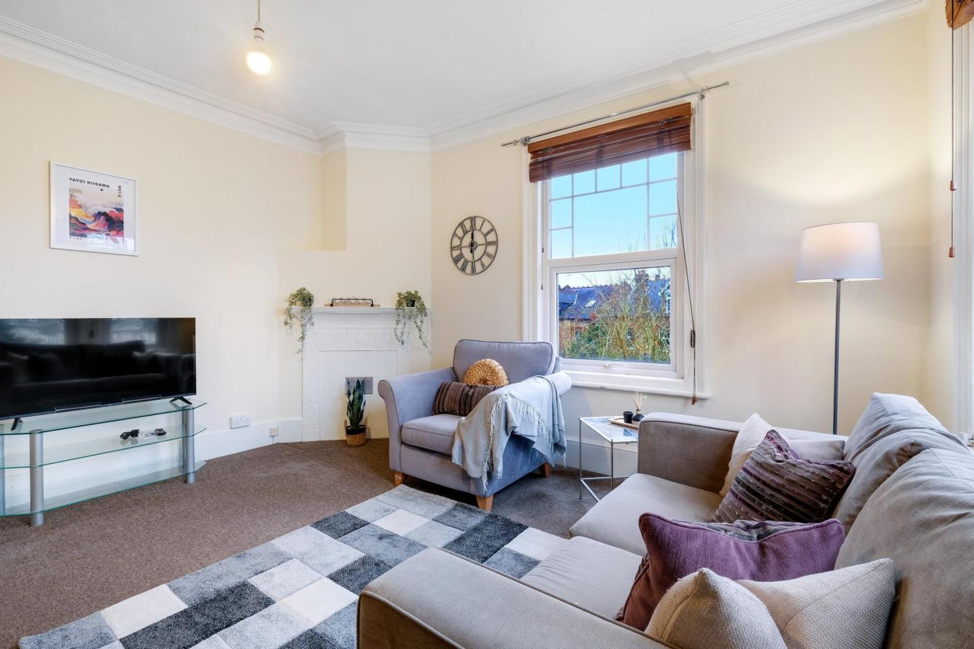 3 Bedroom And 1 Bathroom In Mountfield With Parking Appartamento *