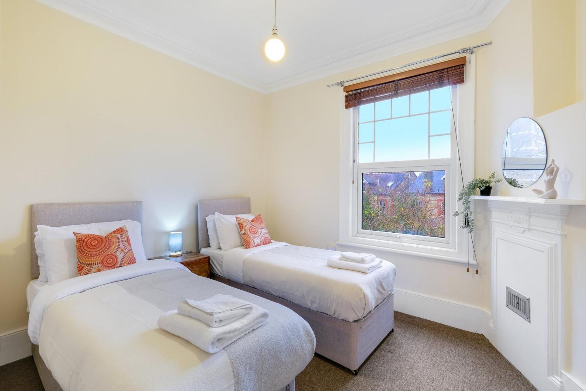 Appartamento 3 Bedroom And 1 Bathroom In Mountfield With Parking *