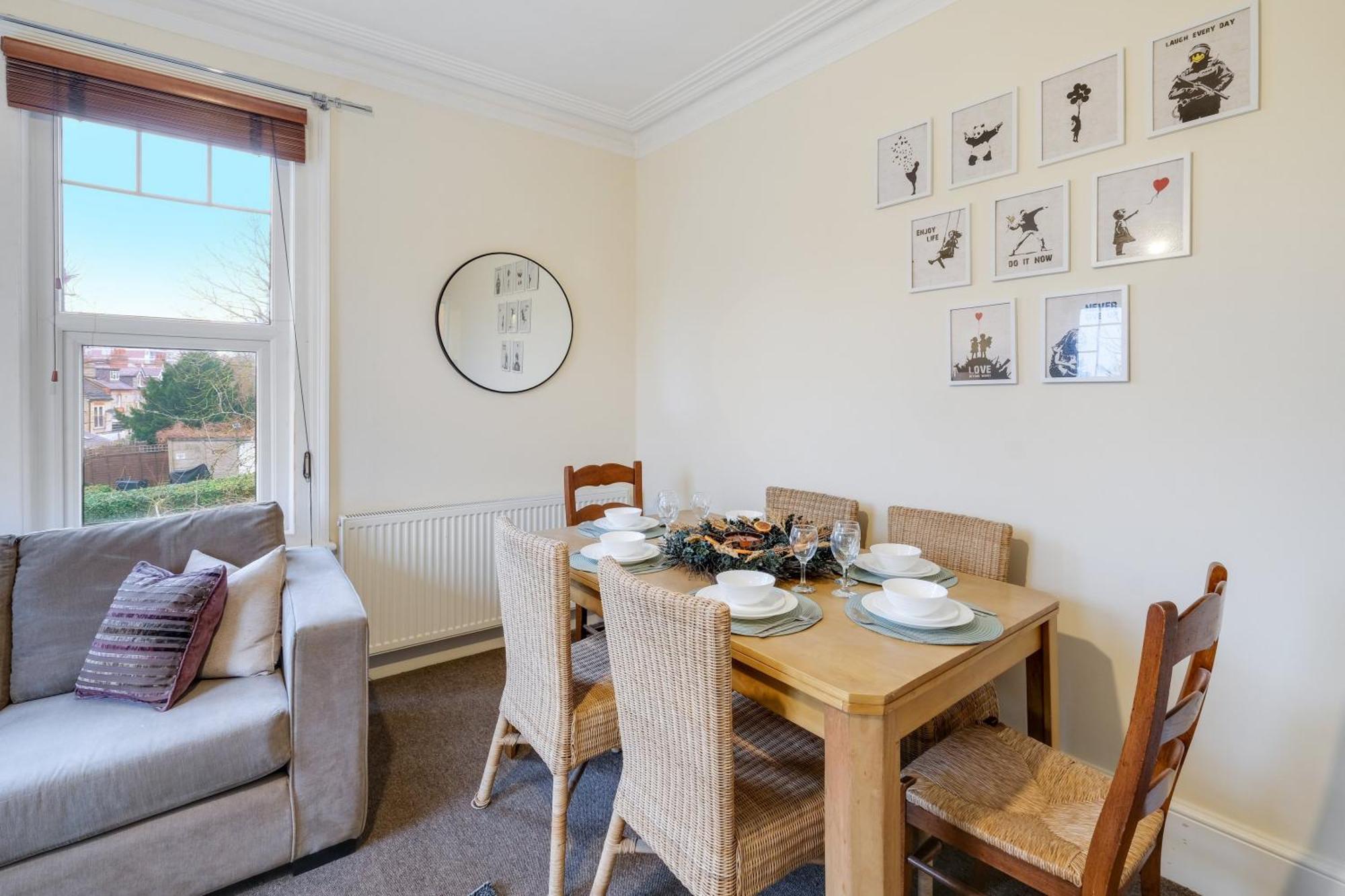 3 Bedroom And 1 Bathroom In Mountfield With Parking Appartamento