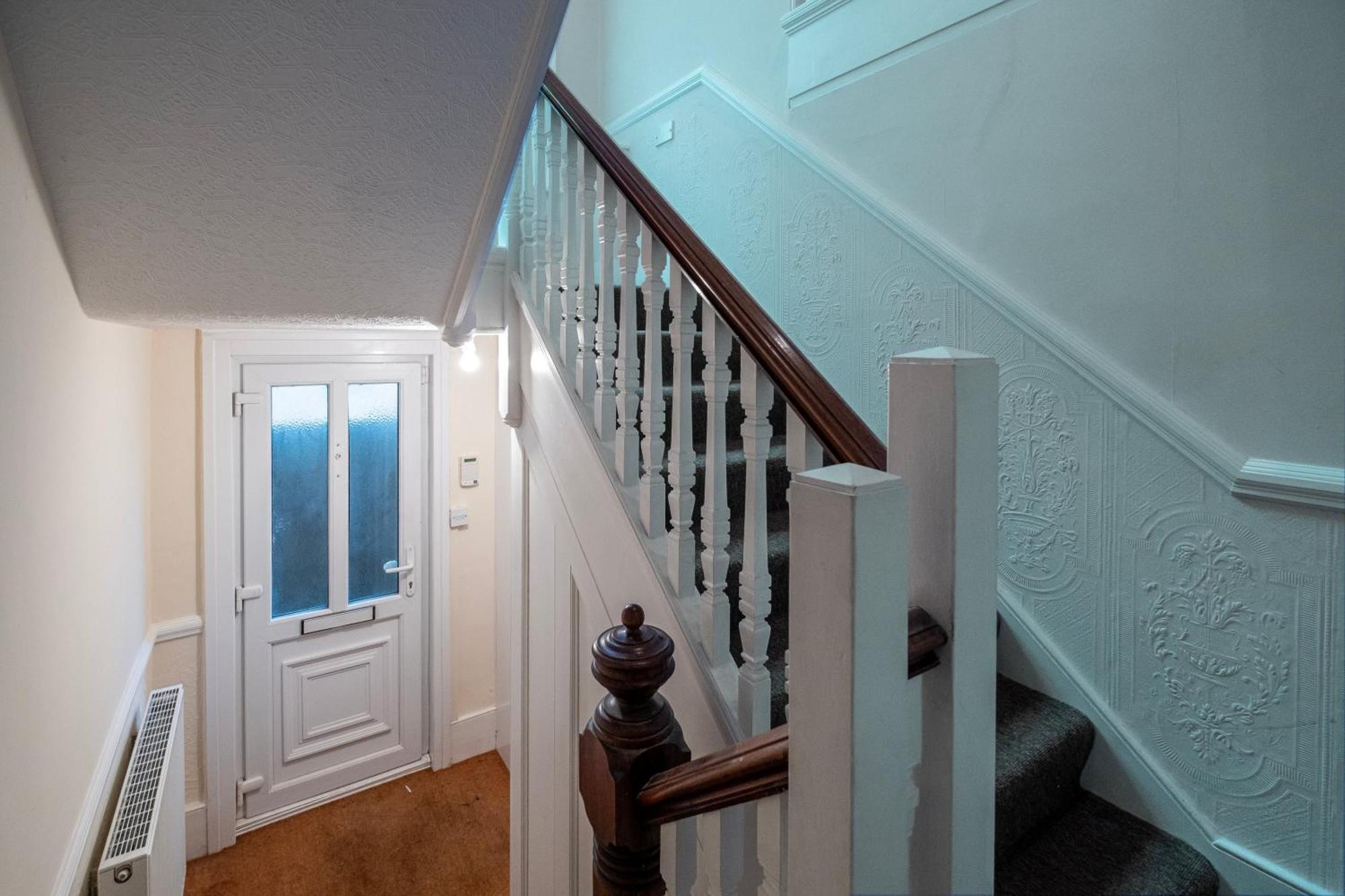3 Bedroom And 1 Bathroom In Mountfield With Parking Appartamento