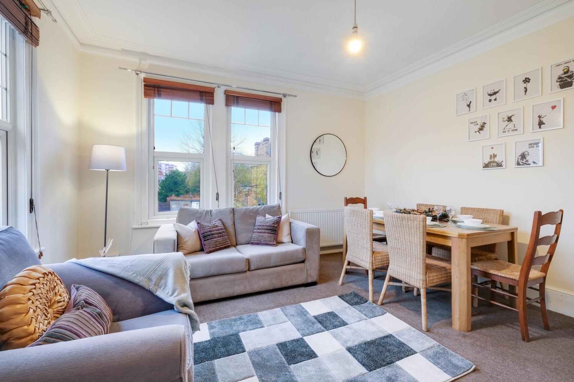 3 Bedroom And 1 Bathroom In Mountfield With Parking Appartamento *